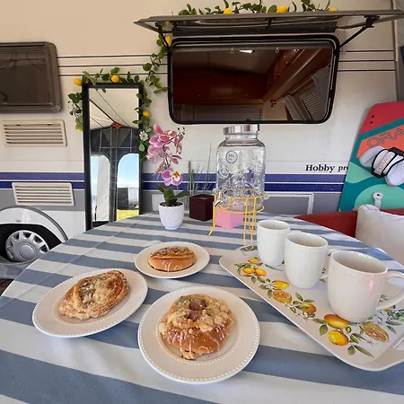 Kemp Capri - Kolorowa Przyczepa Kempingowa W Jastarni